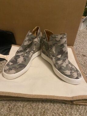 Pink Lily Women's Green Camo Slip-On Wedge Sneakers